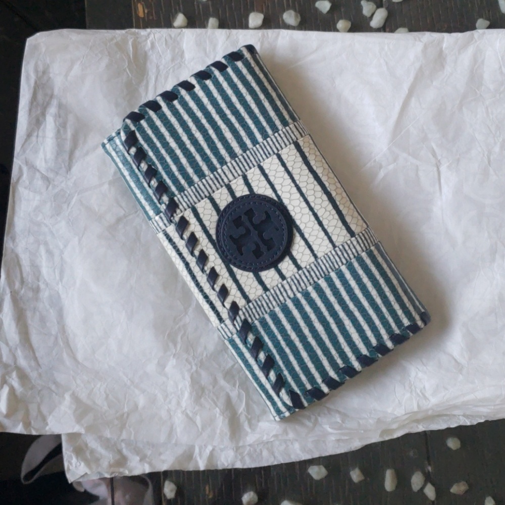 Tory Burch womens wallet NWT